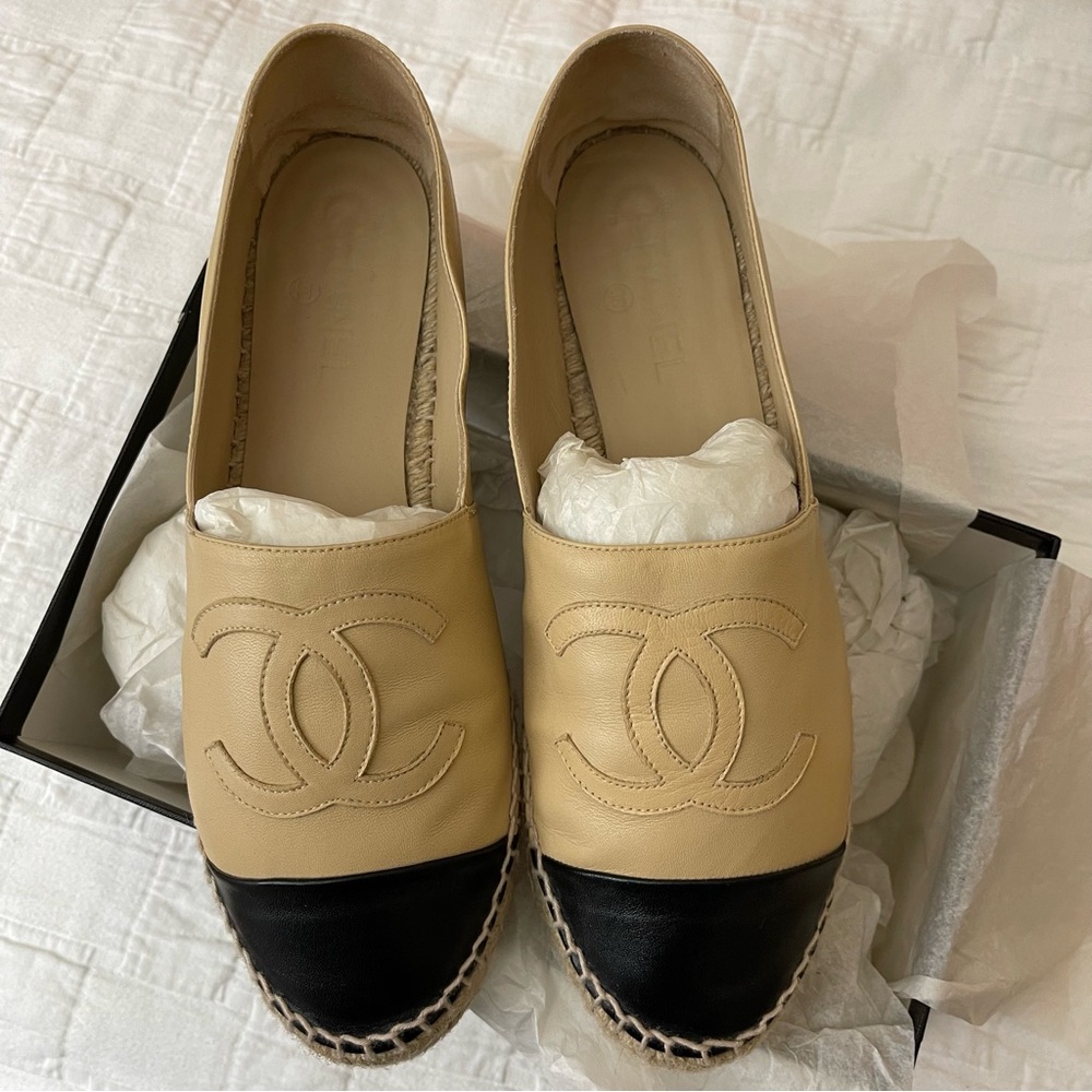 Chanel Espadrilles Beige/Black Lambskin Size 42 Brand New, Never Worn